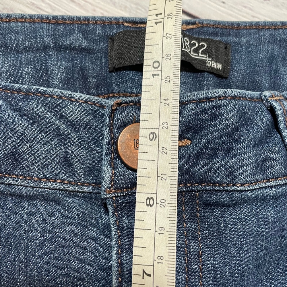 1822 Denim distressed jeans. Size 12. - Picture 9 of 10